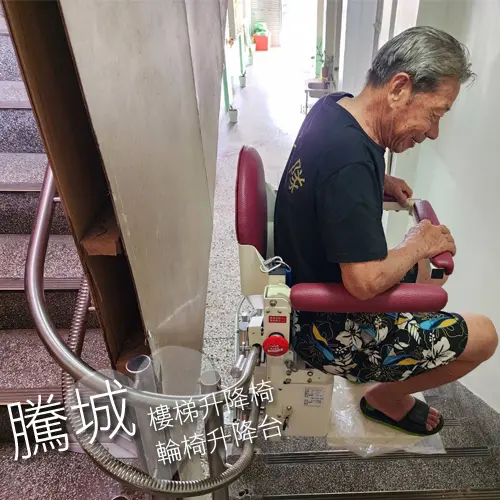 裝騰城樓梯升降椅打造樓梯無障礙環境-台中護安宮爬梯升降機