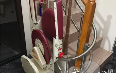樓梯升降椅幫家人坐著爬樓梯-台中賴家軌道式爬梯機器
