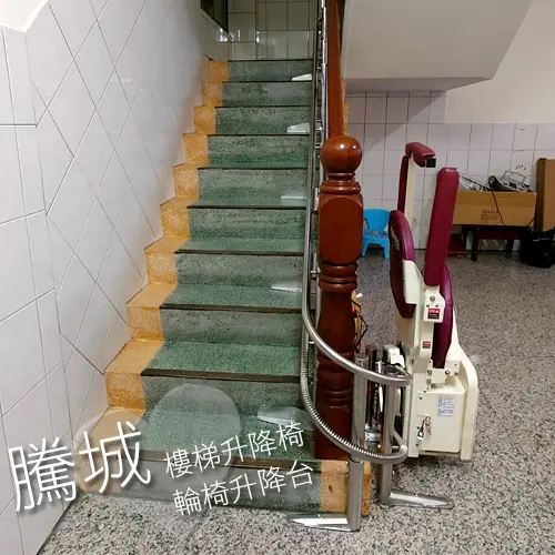 可以坐著爬樓梯的電動升降機-台中張家樓梯升降椅