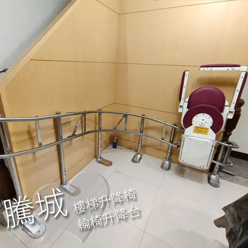 彰化江家的爬梯機器-量梯訂製專屬的電動樓梯升降椅